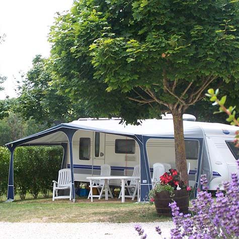 Camping Les Rioms : camping caravaning à Barrou (37) près de La Roche-Posay (86)