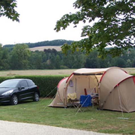 Camping Les Rioms : emplacement tente à Barrou (37) près de La Roche-Posay (86)
